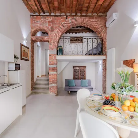 Appartamento Apartment In Lucca Near San Michele Square Lucca