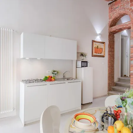 Apartment In Lucca Near San Michele Square Appartamento