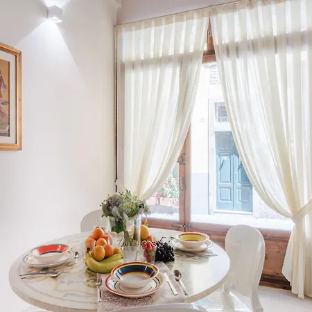 Appartamento Apartment In Lucca Near San Michele Square *